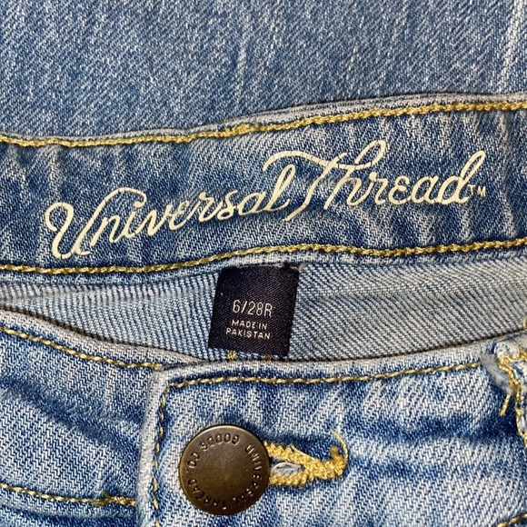 Universal Thread Women’s High Rise Straight Distressed Jean Size 6/28R - Picture 7 of 8